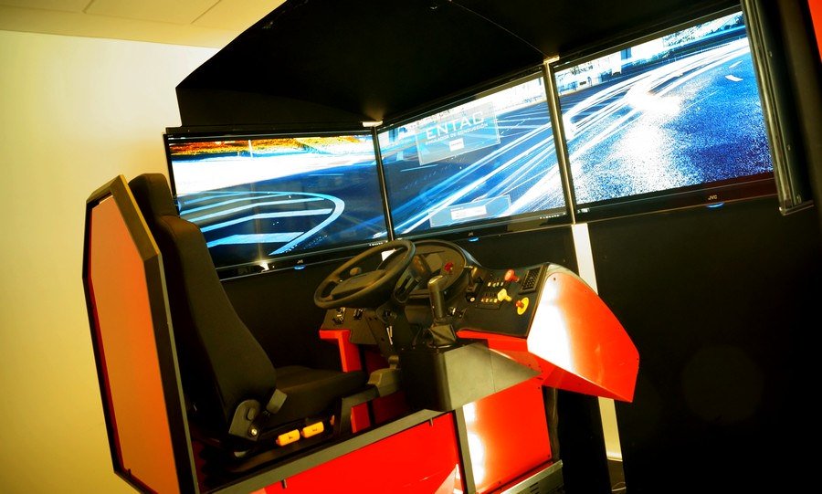 Simulador de vehículos pesados y de turismos